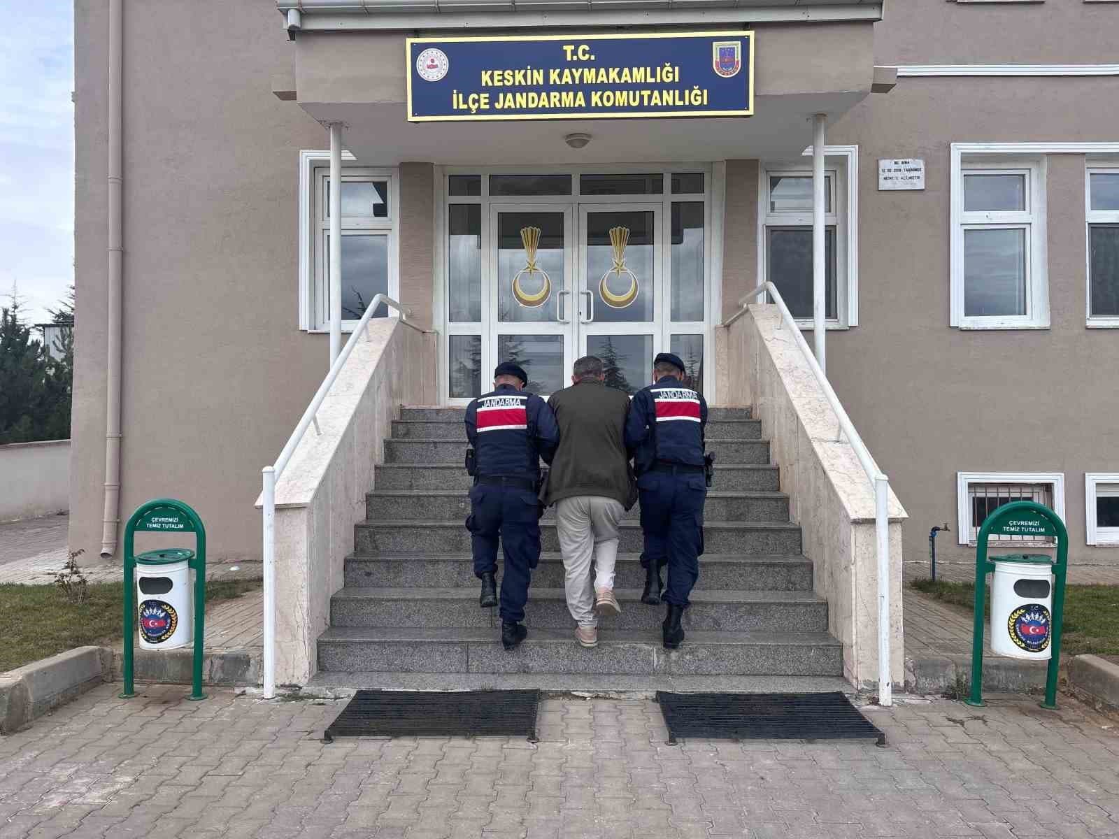 Kırıkkale'de Kaçak Hükümlüler Yakalandı: İki Kişi Tutuklandı