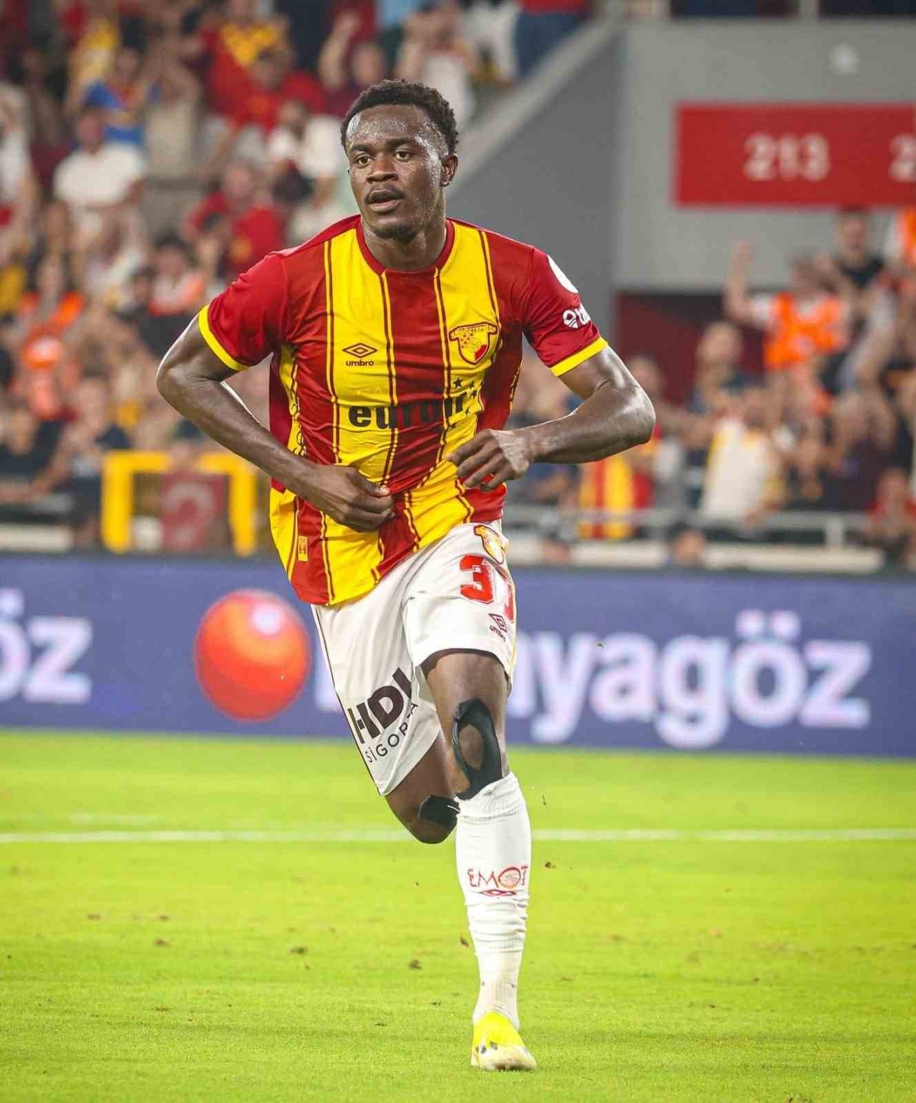 Göztepe'nin Orta Saha Oyuncusu Anthony Dennis İçin İki Farklı Transfer Girişimi