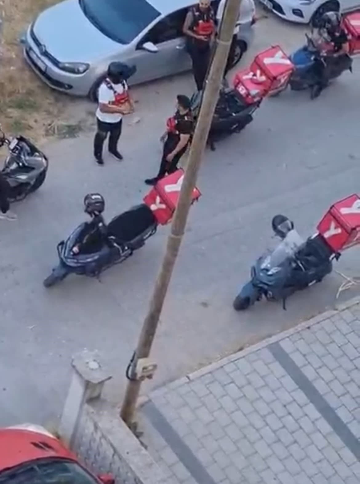 Kuryeler Aynı Adrese Yağmur Gibi Sipariş Yağdırılmasına Tepki Gösterdi