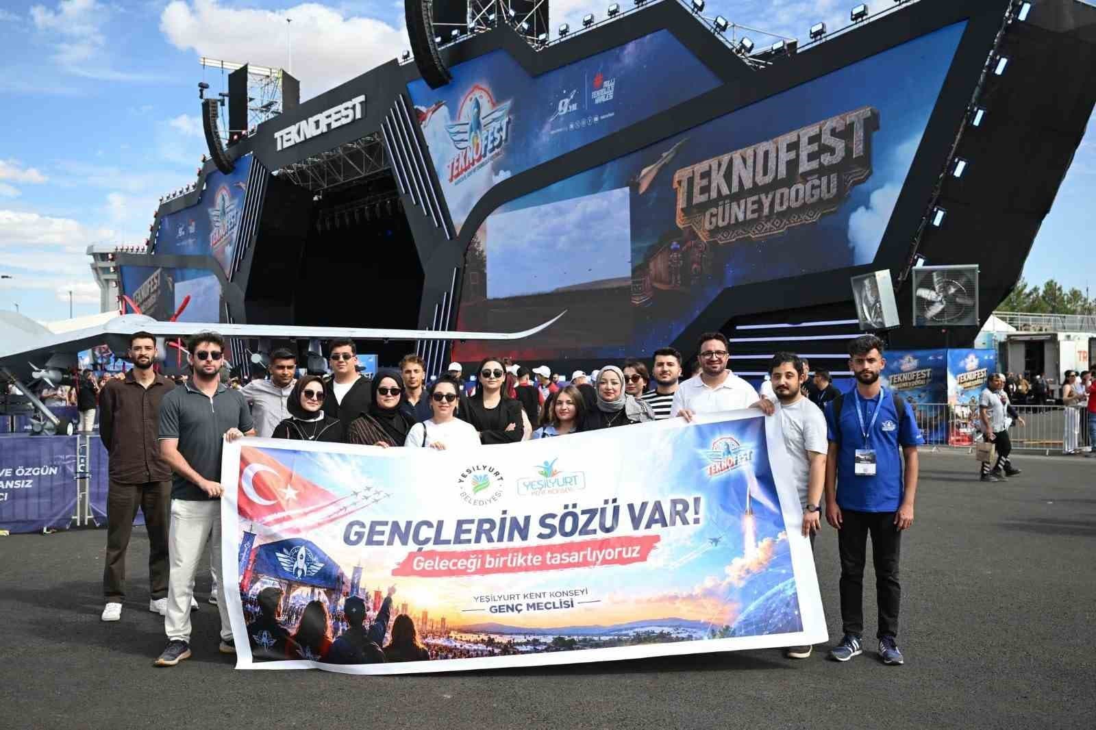 Yeşilyurt Belediyesi Desteğiyle Gençler TEKNOFEST'te Yerli ve Milli Teknolojileri İnceledi