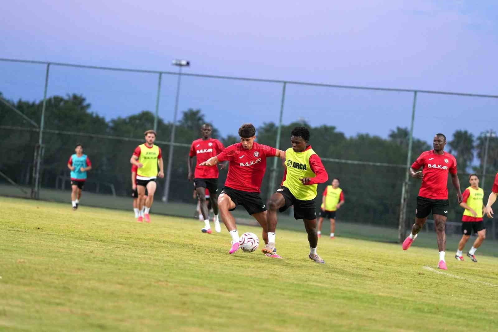 Çorum FK, Antalya'da Antrenmanlara Başladı