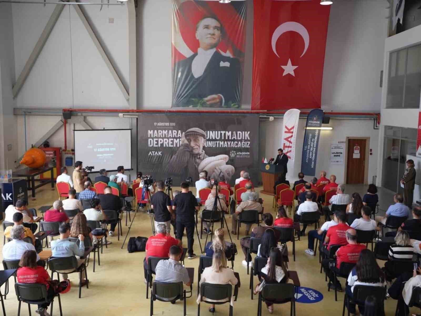 Ataşehir'de 17 Ağustos Depremi Mağdurları Anıldı: Uzmanlar Hazırlıksızlığın Risklerini Vurguladı