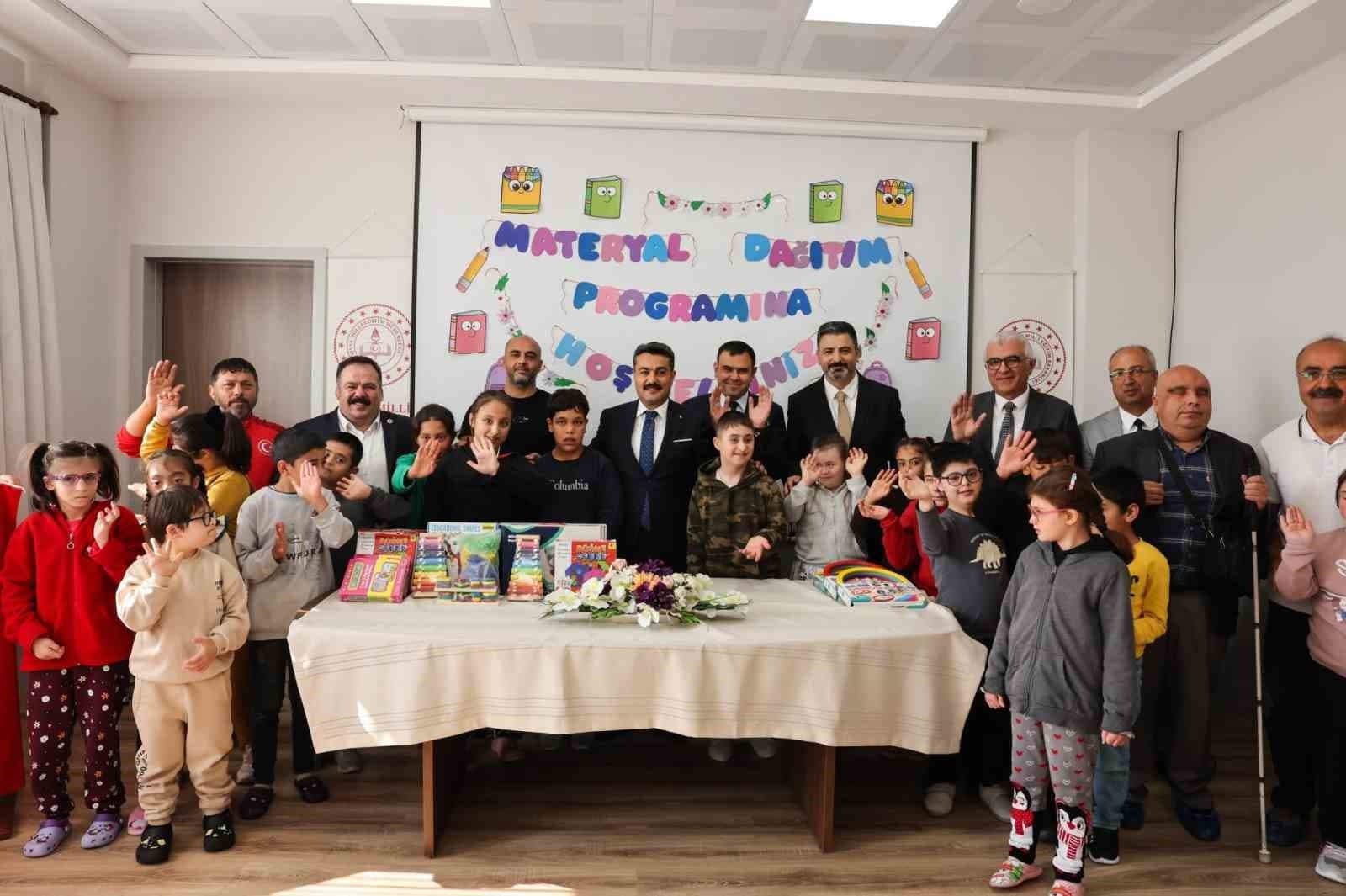 Sivas'ta Özel İhtiyaçlı Öğrencilere Destek Amaçlı Eğitici Oyuncak Dağıtımı Yapıldı