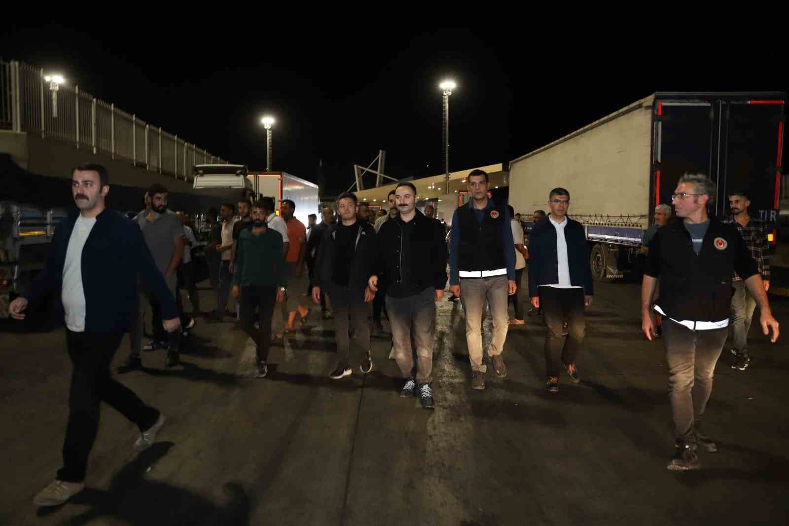Doğubayazıt Kaymakamı Ayvat, Gürbulak Gümrük Kapısı'nda Gece İncelemesi Yaptı