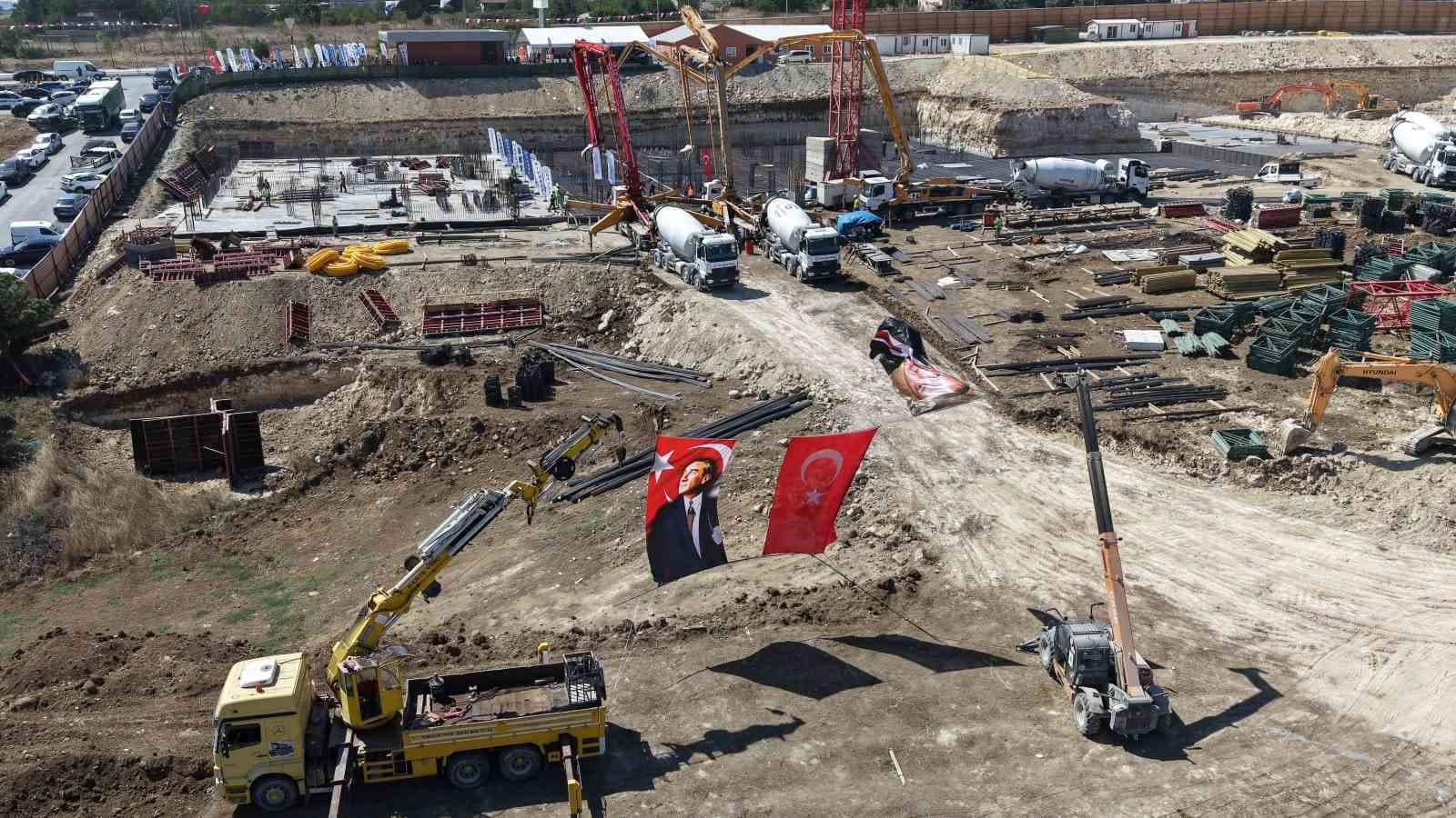17 Ağustos Depreminin Yıl Dönümünde Arnavutköy’de Yeni Konutların Temeli Atıldı