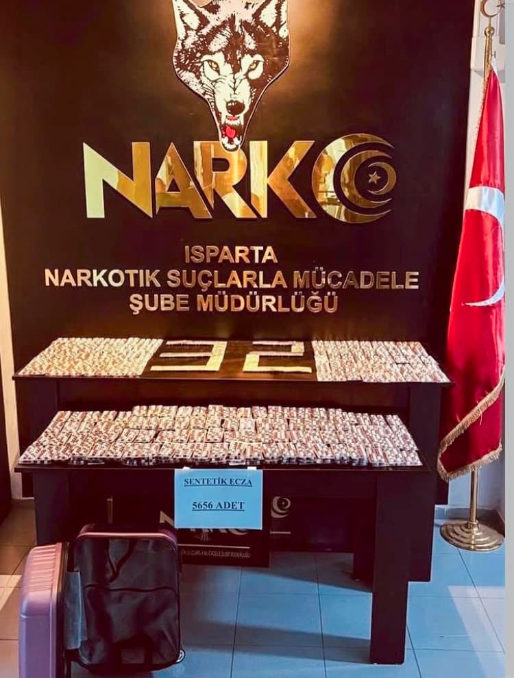 Isparta'da Uyuşturucu Operasyonu: Beş Bin Altı Yüz Altmış Altı Adet Sentetik İlaç Ele Geçirildi, İki Kişi Tutuklandı