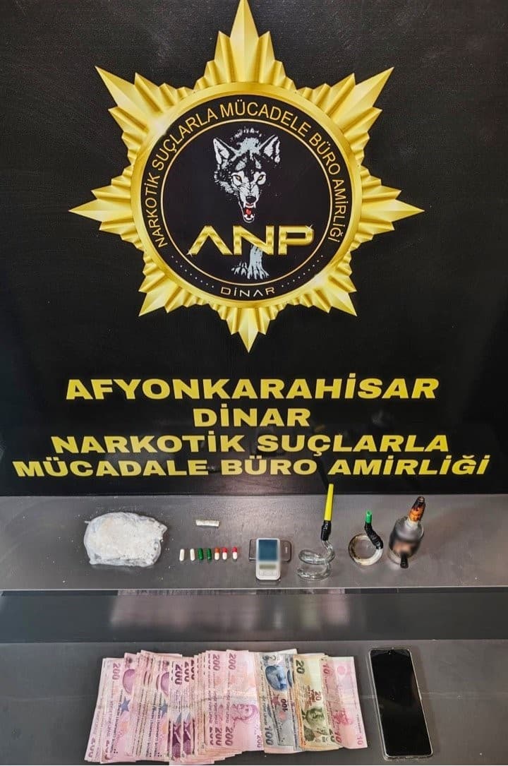 Afyonkarahisar'da Otomobil Kontrolünde Uyuşturucu ve Para Ele Geçirildi, Şüpheli Tutuklandı