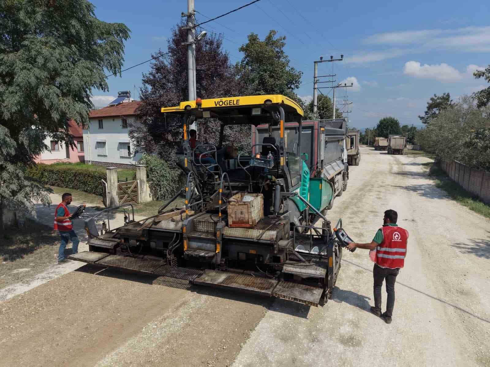 Düzce'de Asfaltlama Sezonu Başladı: 500 Milyon TL'lik Proje İki Noktada Devam Ediyor