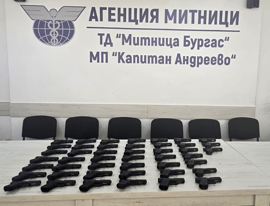 Sınır Kapısında Tırda 45 Silah Ele Geçirildi