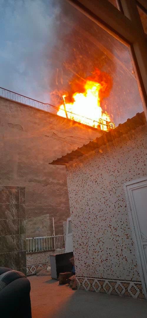 Diyarbakır'da Bina Çatısında Yangın Kontrol Altına Alındı