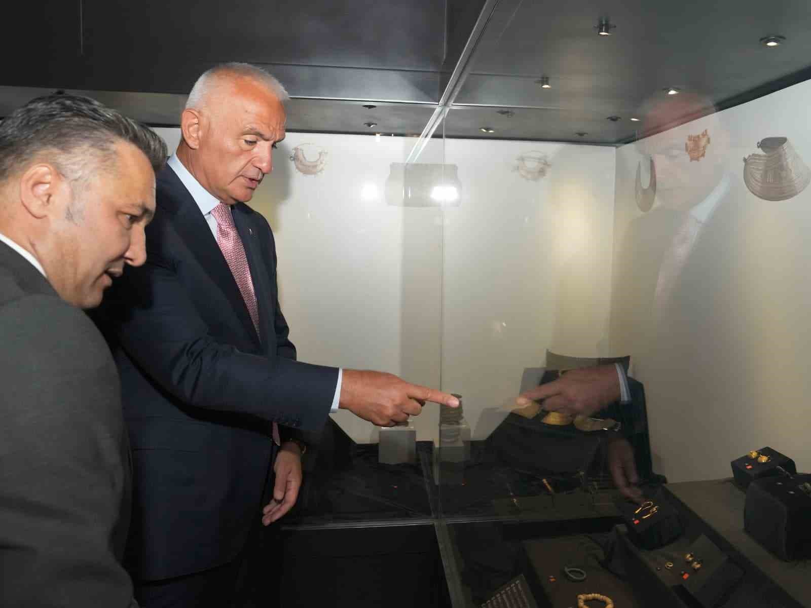 Ankara Etnografya Müzesi'nden 12 Bin Yıllık Takı Sergisi: Tarihin Dokusunu Keşfetme Fırsatı