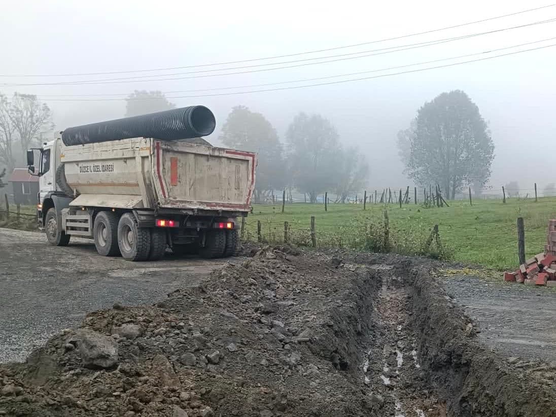 Saçmalıpınar Köyü'nde Yol Altyapısı İyileştirildi