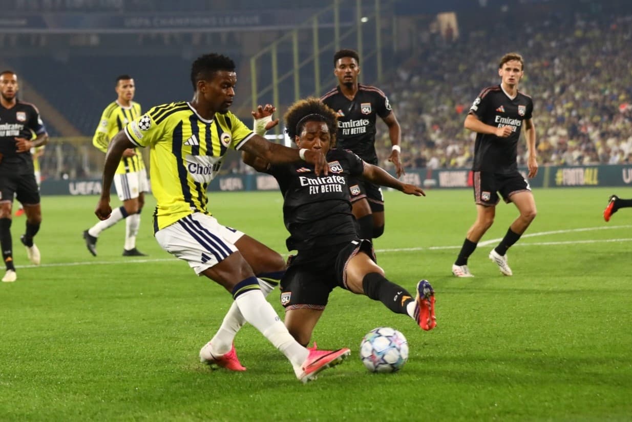 Fenerbahçe ve Lyon, Şampiyonlar Ligi Play-Off'ta Berabere Kaldı