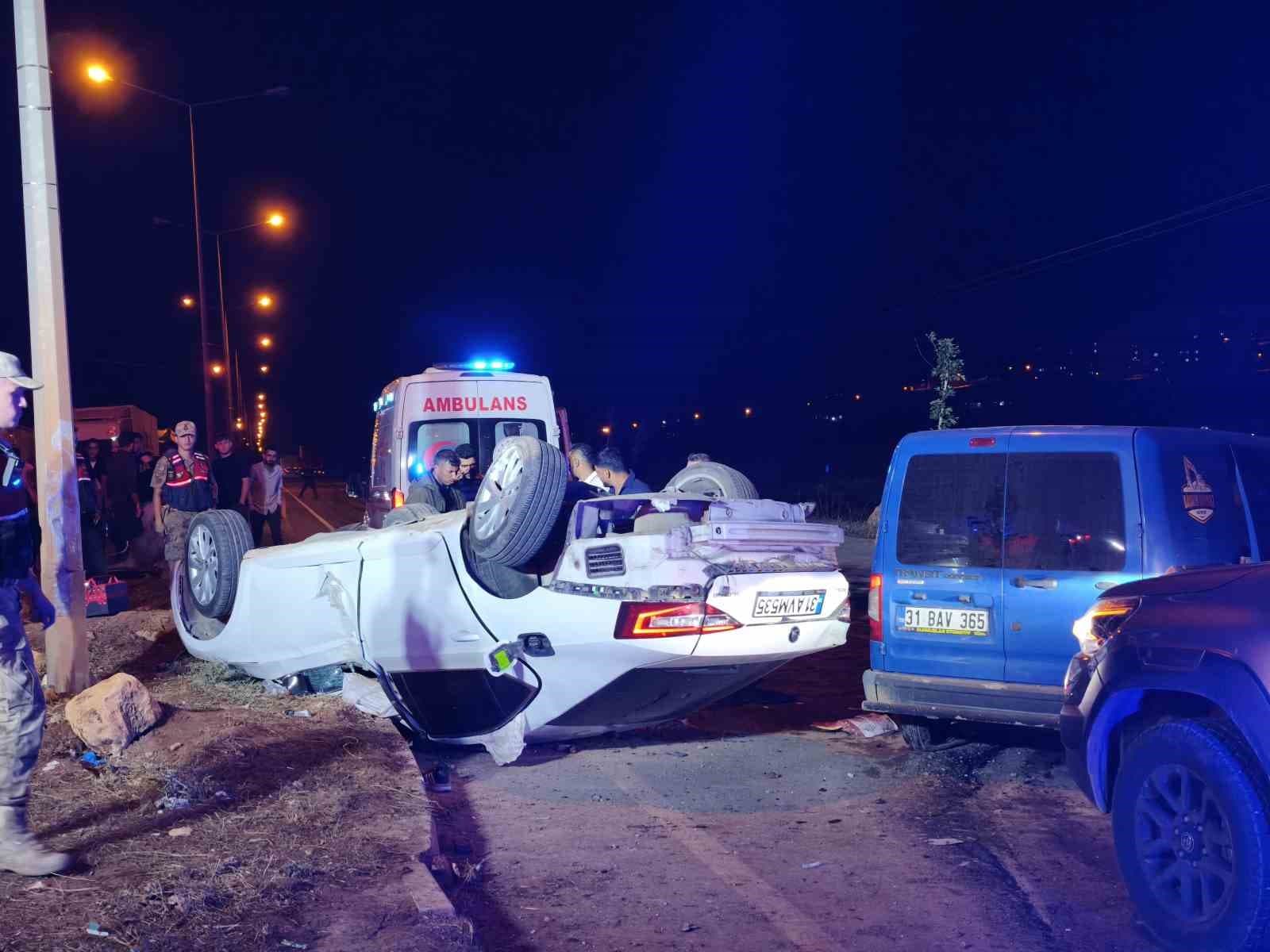 Kazada Takla Attıran Otomobil İki Tır Sürücüsüne Çarptı: Altı Kişi Yaralandı