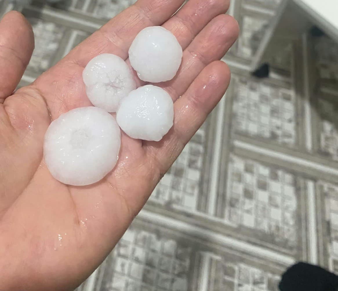 Hatay'da Ceviz Büyüklüğünde Dolu Yağışı Çevreyi Beyazladı
