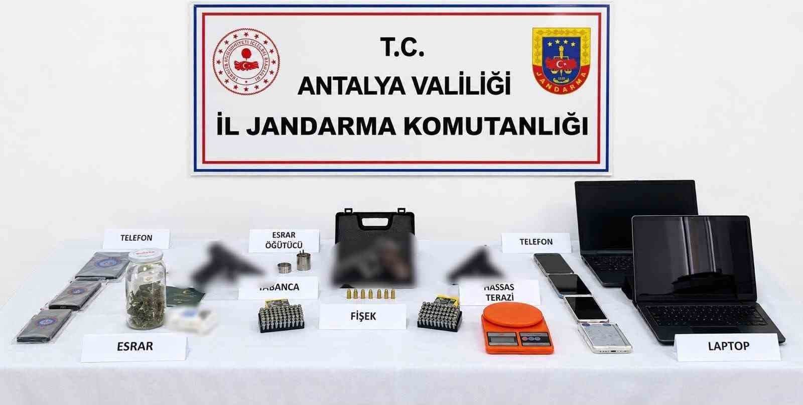 Antalya'da Uyuşturucu ve Silah Operasyonu: Beş Şüpheli Gözaltına Alındı