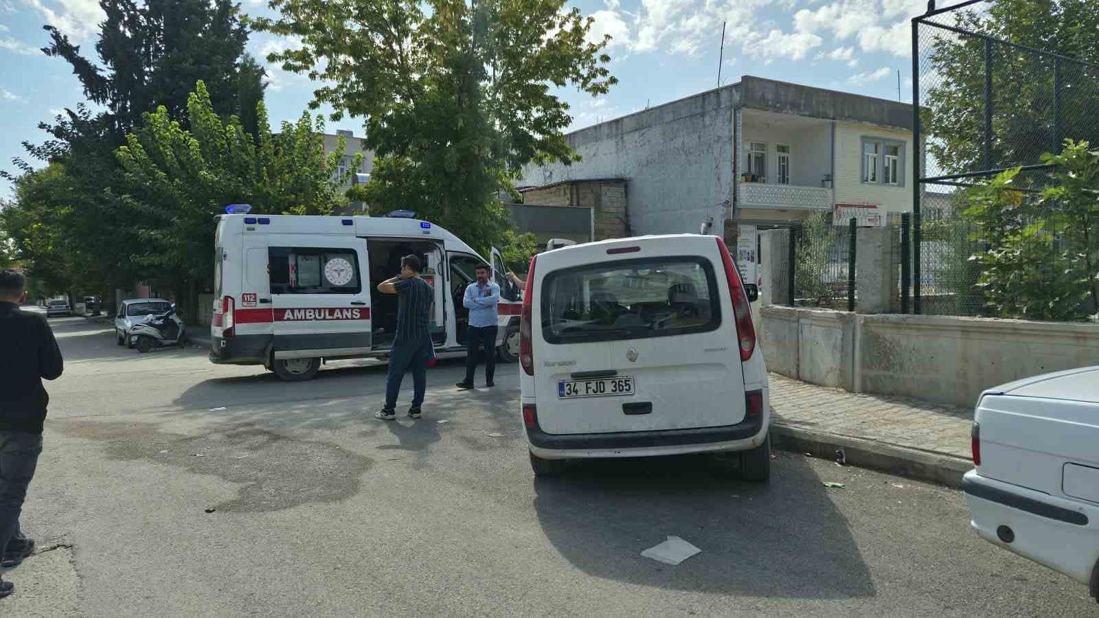 Adıyaman'da Kamyonet ve Motosiklet Çarpıştı: İki Kişi Yaralandı
