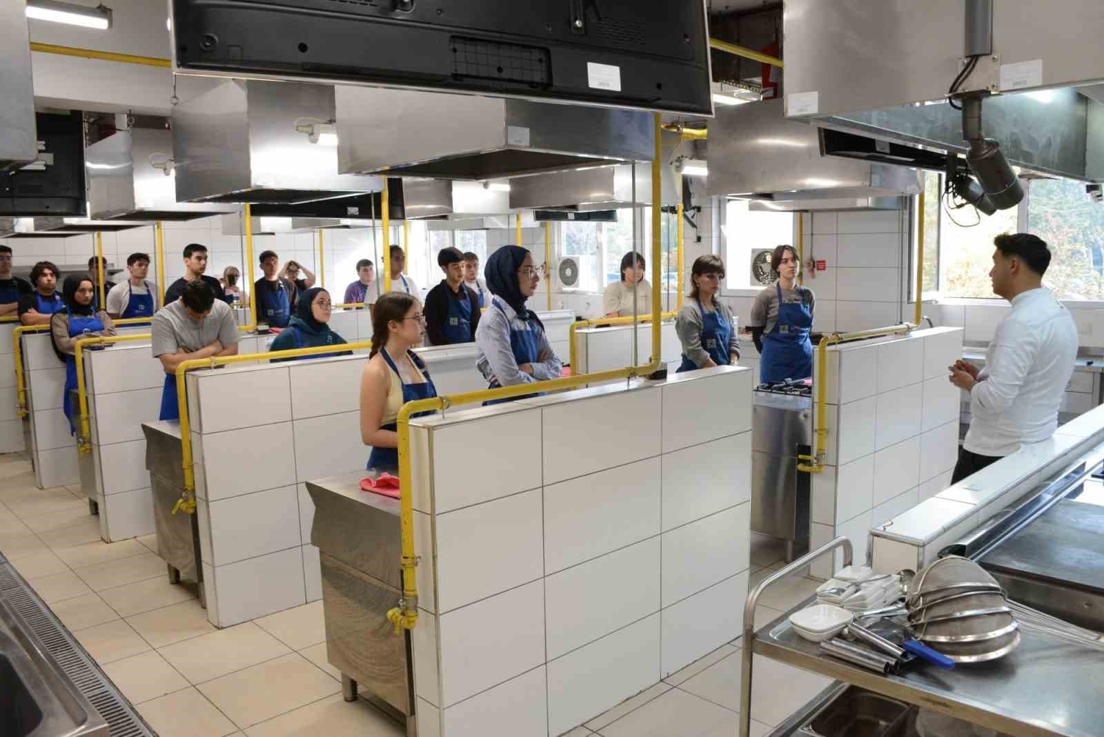 Gastronomi Kulübü, Uygulamalı Pizza Atölyesi Düzenledi