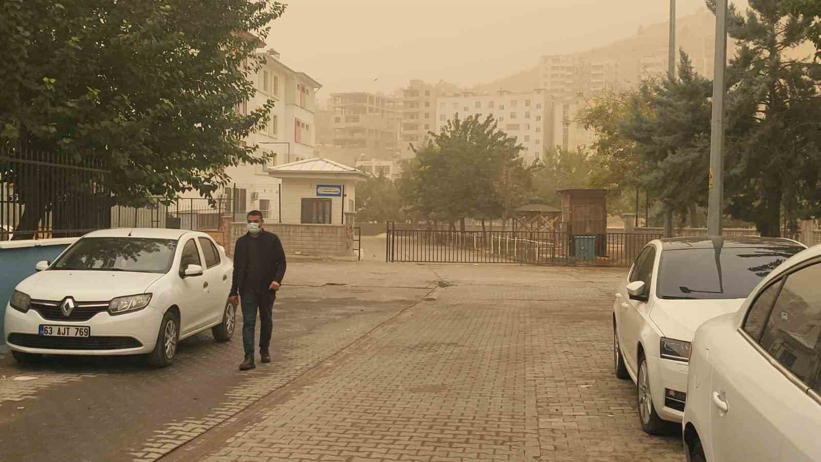 Şanlıurfa'da Tozlu Hava Durumu Yaşamı Etkilendi