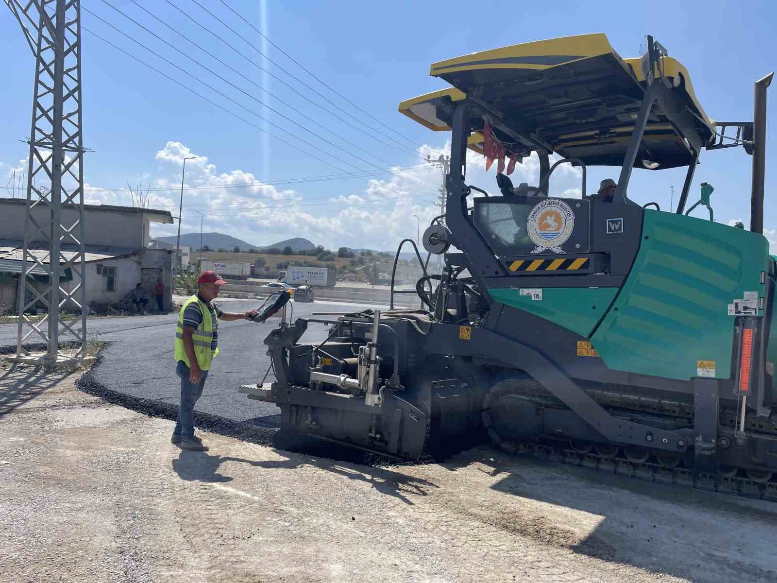 Kavak Devlet Hastanesi Yolu Sıcak Asfaltla Modernize Ediliyor