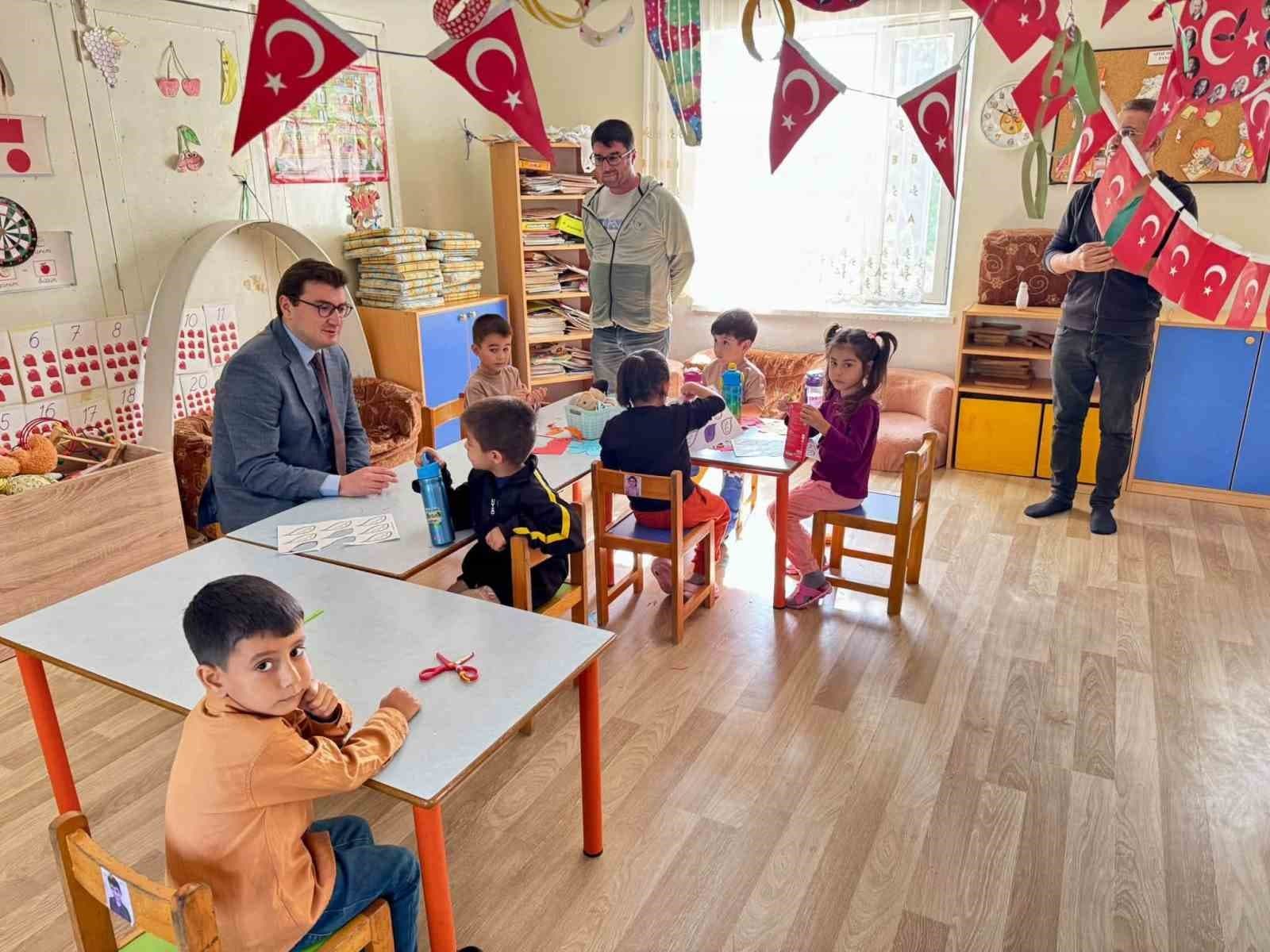 Kaymakam Sözen, Yaka İlkokulu ve Anaokulu'nu Ziyaret Etti