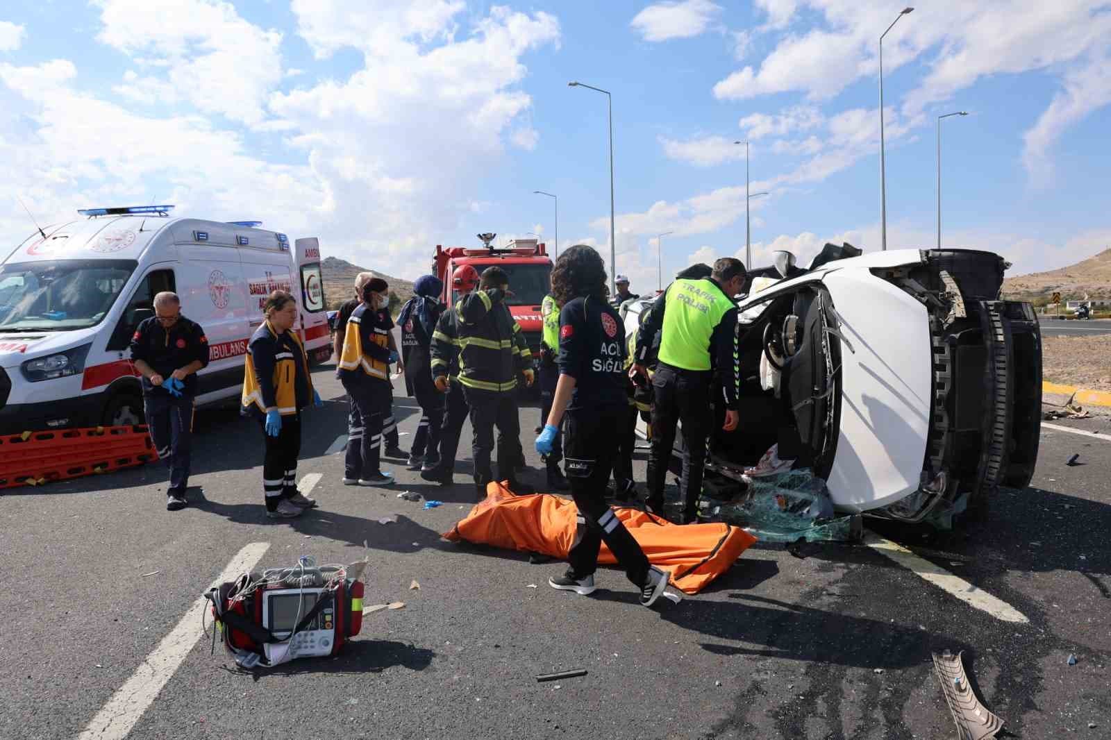 Nevşehir'de Kamyonet ve Otomobil Çarpıştı: İki Kişi Hayatını Kaybetti, Biri Yaralandı