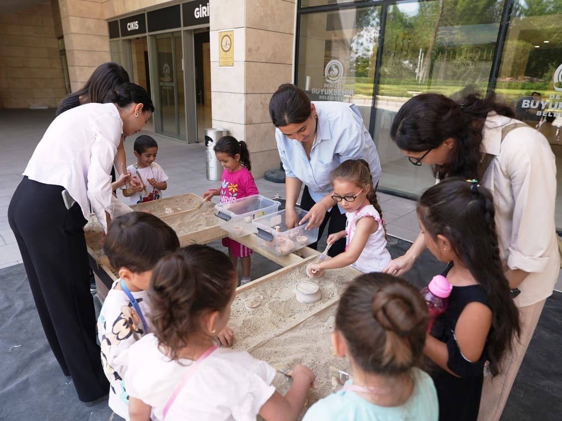 Denizli Büyükşehir Belediyesi, Çocuklara Bilim, Tarih ve Trafik Eğitimi Programı Başlattı