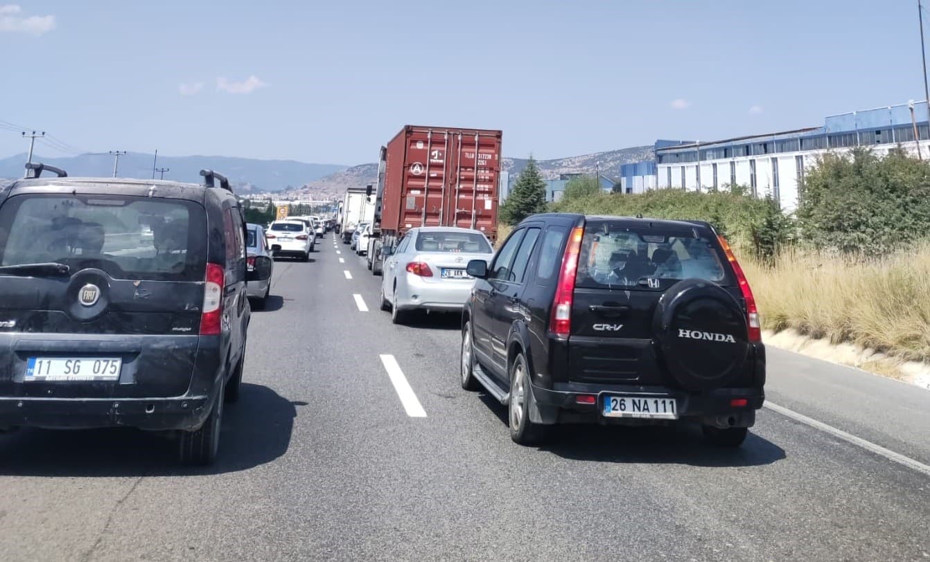 Bilecik'te Devam Eden Yol Çalışması Trafikte Yoğunluğa Neden Oldu