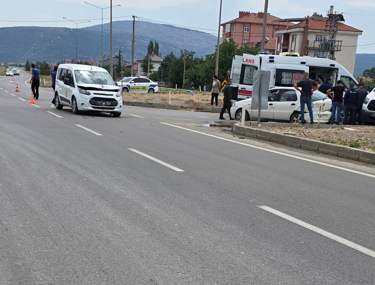 Isparta'da Trafik Kazası: 5 Yaralı