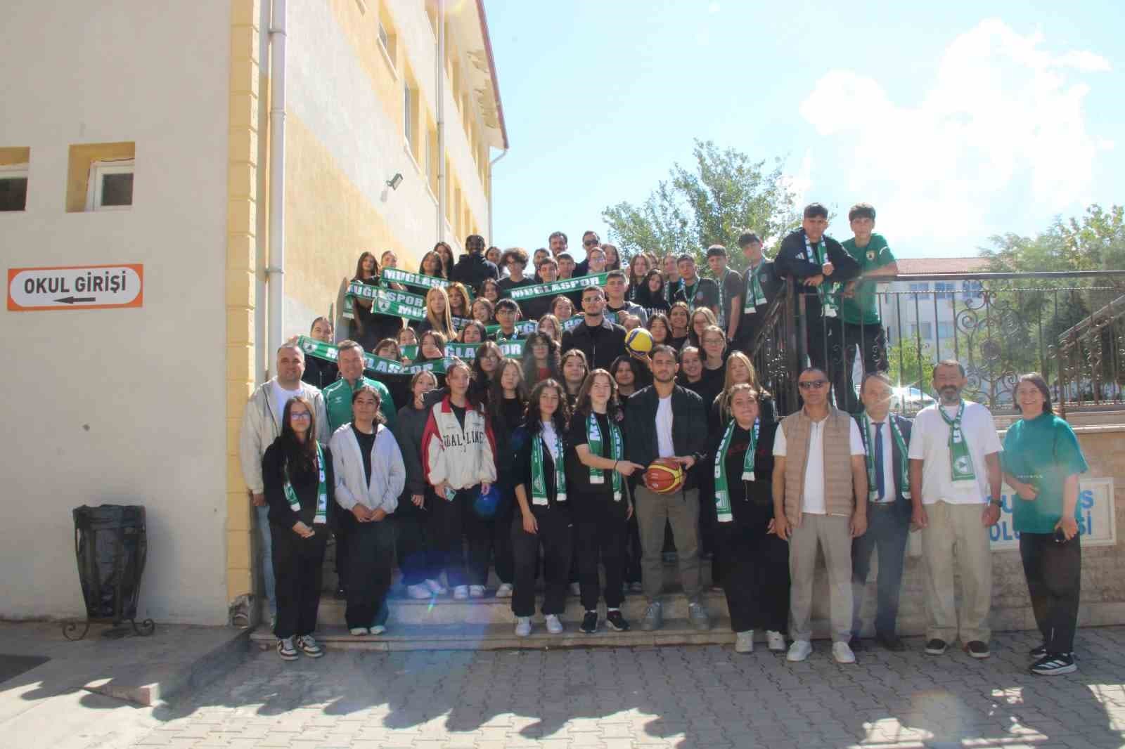 Muğlaspor Oyuncuları, Turgut Reis Anadolu Lisesi Öğrencileriyle Buluştu