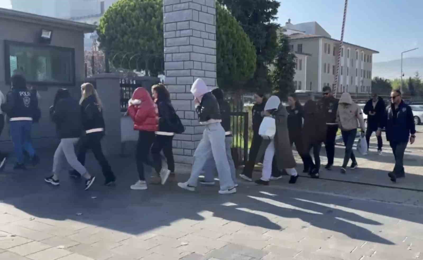 Düzce'de Masaj Salonları Operasyonu: Fuhuş İddiaları Soruşturması 7 Kişiyi Gözaltına Aldı