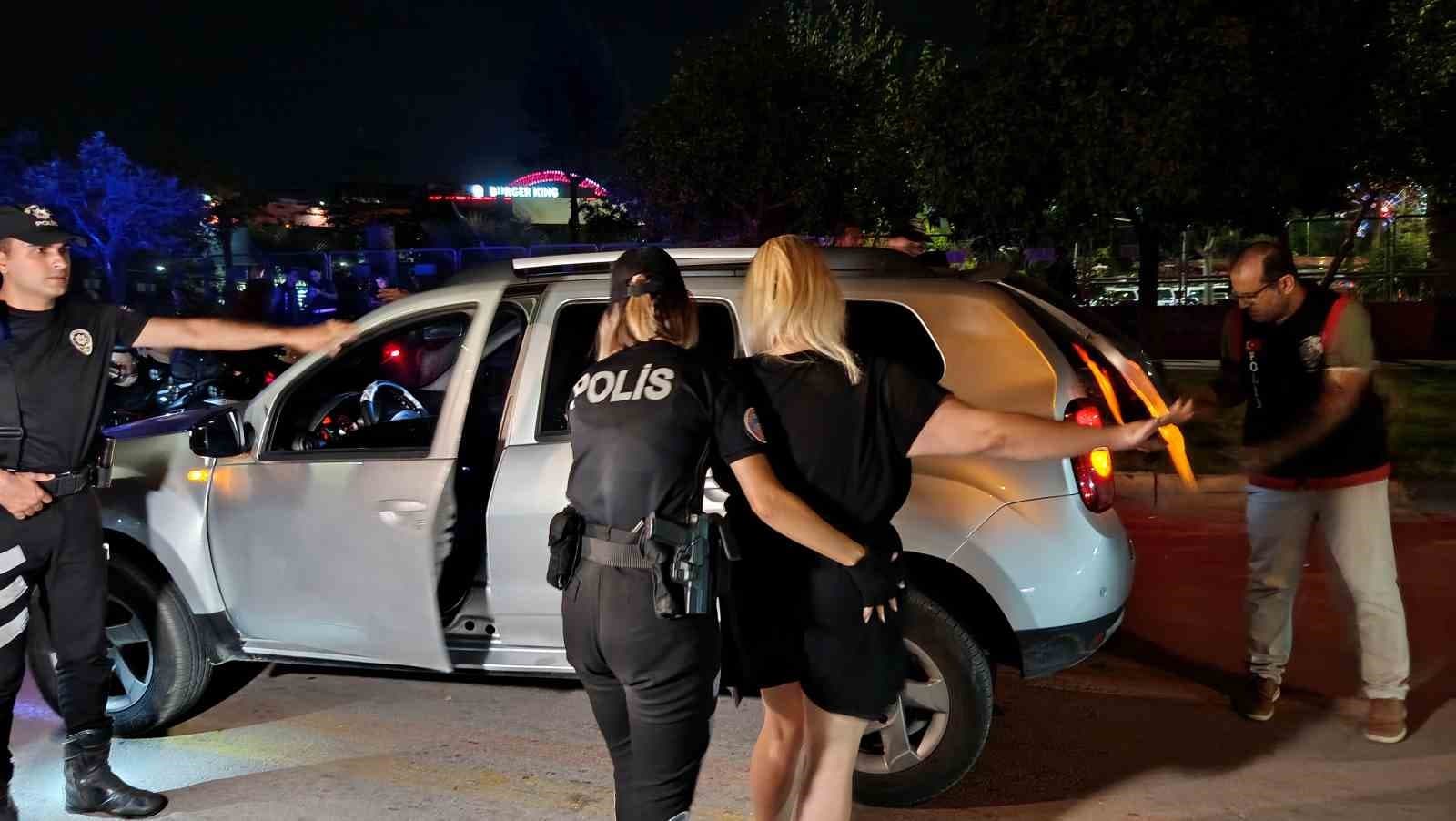 Adana'da Huzur ve Güven Operasyonu: 66 Şahıs Yakalandı, 2 Bin 241 Ecstasy Hap Ele Geçirildi