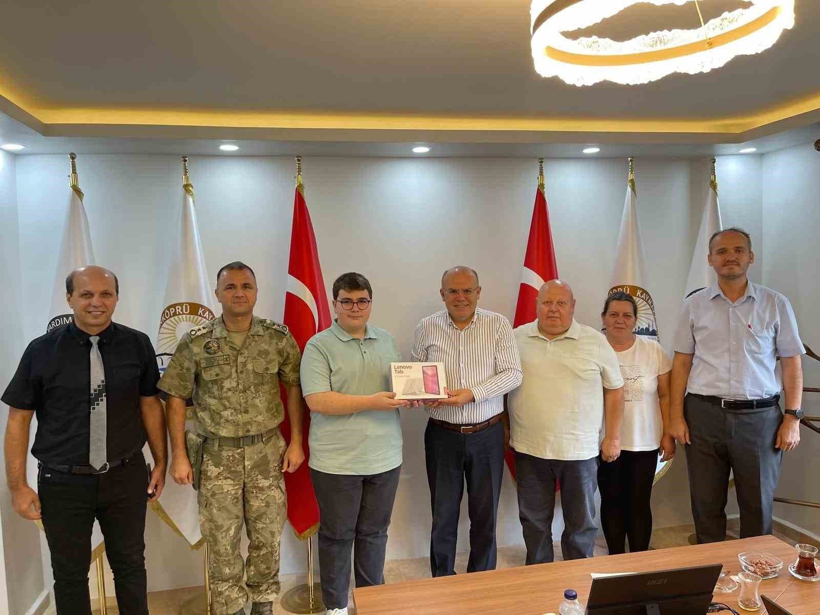 Uzunköprü'de Köyden Fen Lisesine Geçiş Başarısı Tabletle Ödüllendirildi