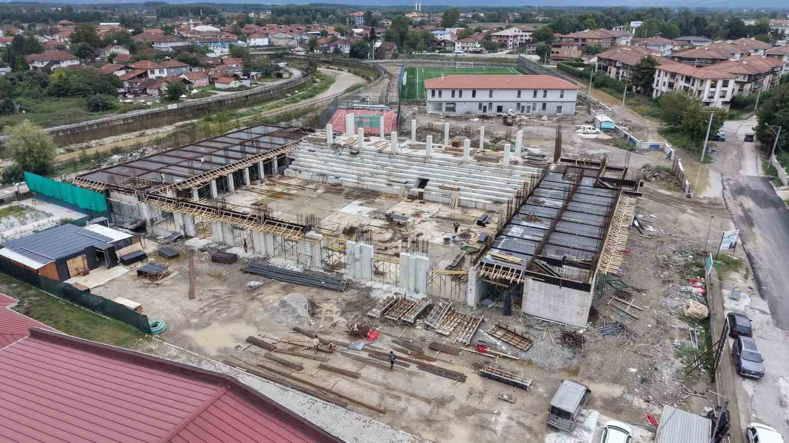 Düzce’de Gençlere Yönelik Yeni Spor Alanı Çalışmaları Sürüyor