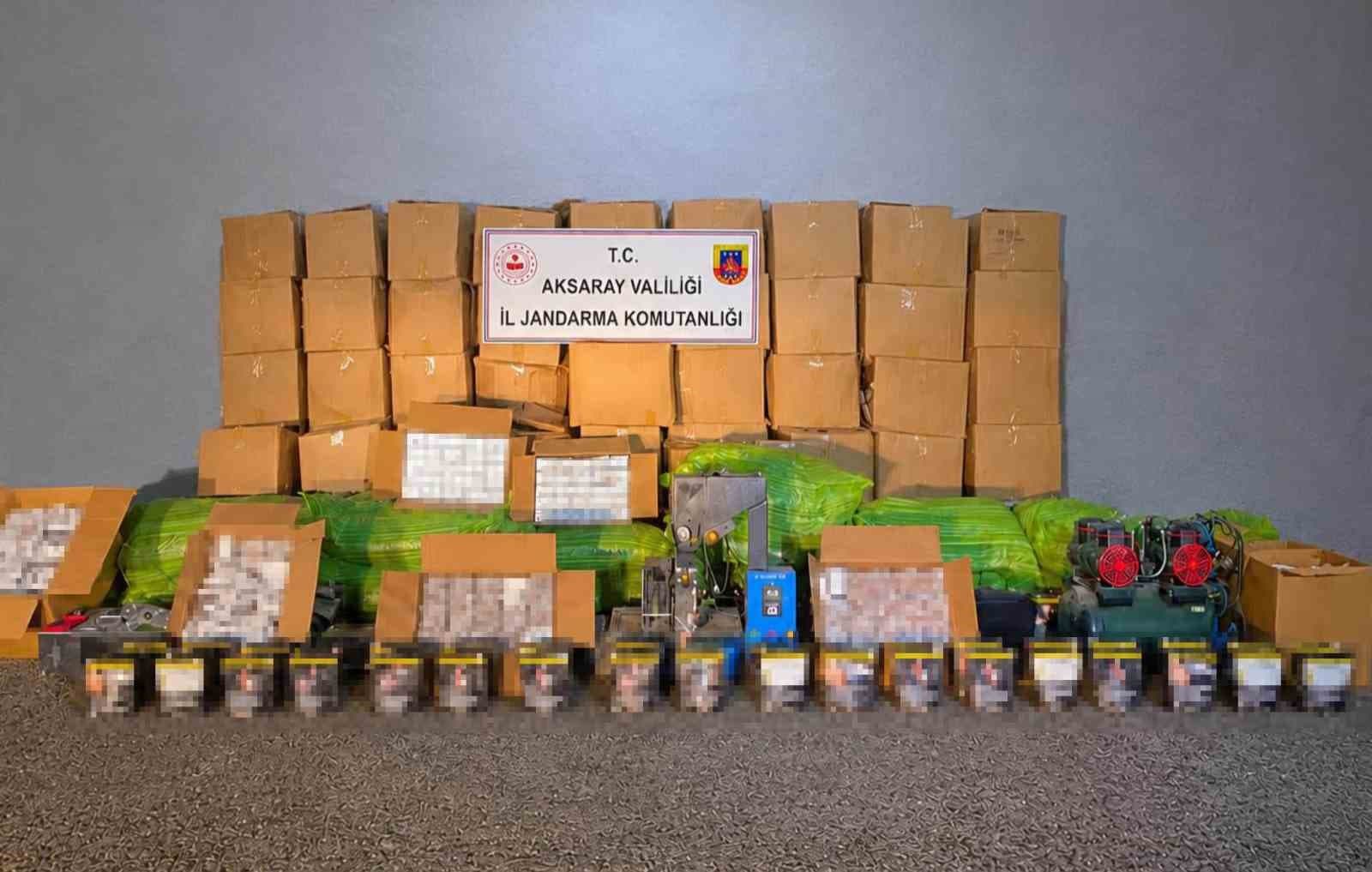 Aksaray'da Kaçak Sigara Üretim Tesisi Operasyonu: Yüzlerce Sigara ve Tütün Ele Geçirildi