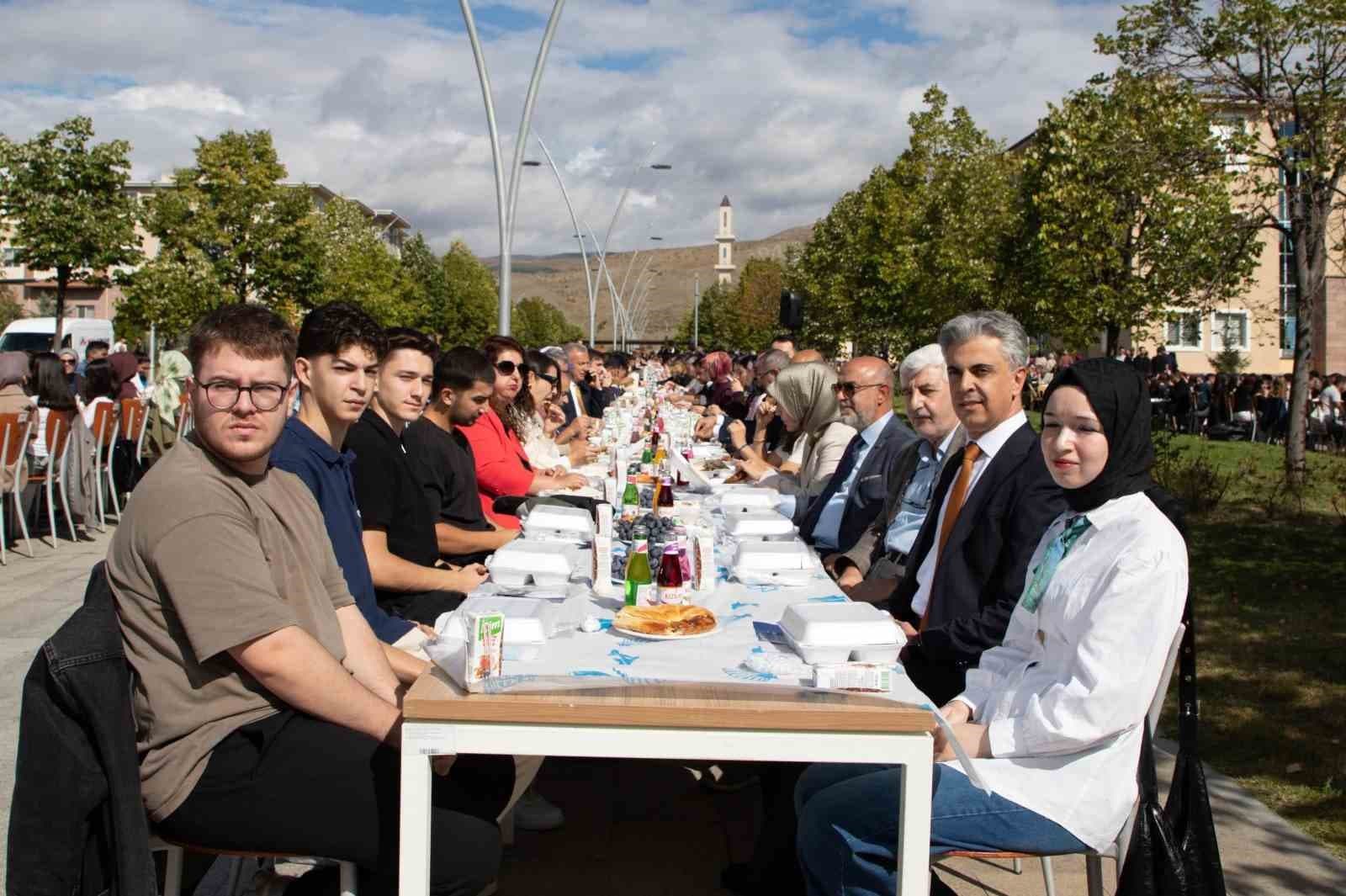 EBYÜ Öğrencileri Yeni Döneme Hoş Geldiniz Programıyla Başladı