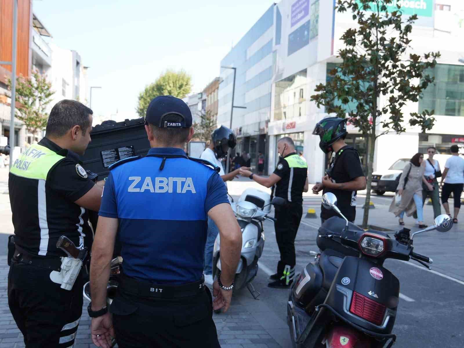 Yayalaştırılan Caddeye Motorla Giren 17 Sürücüye 52 Bin TL Ceza Uygulandı