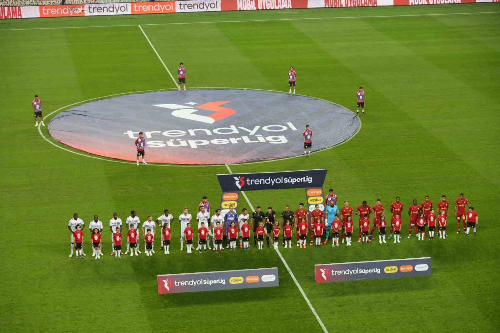 Trendyol Süper Lig: Samsunspor deplasmanda Göztepe ile karşı karşıya (Maç Devam Ediyor)