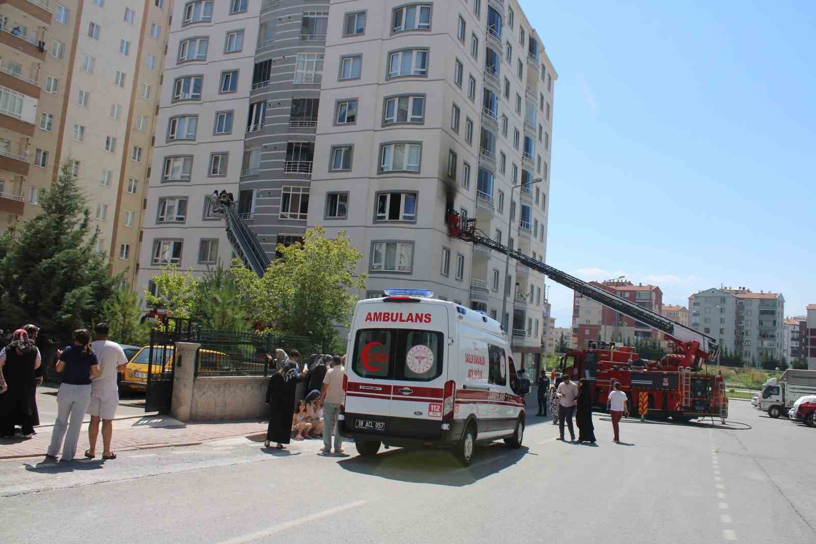 Kayseri'de 9 Katlı Binada Yangın: Bir Çocuk ve Üç Kişi Kurtarıldı