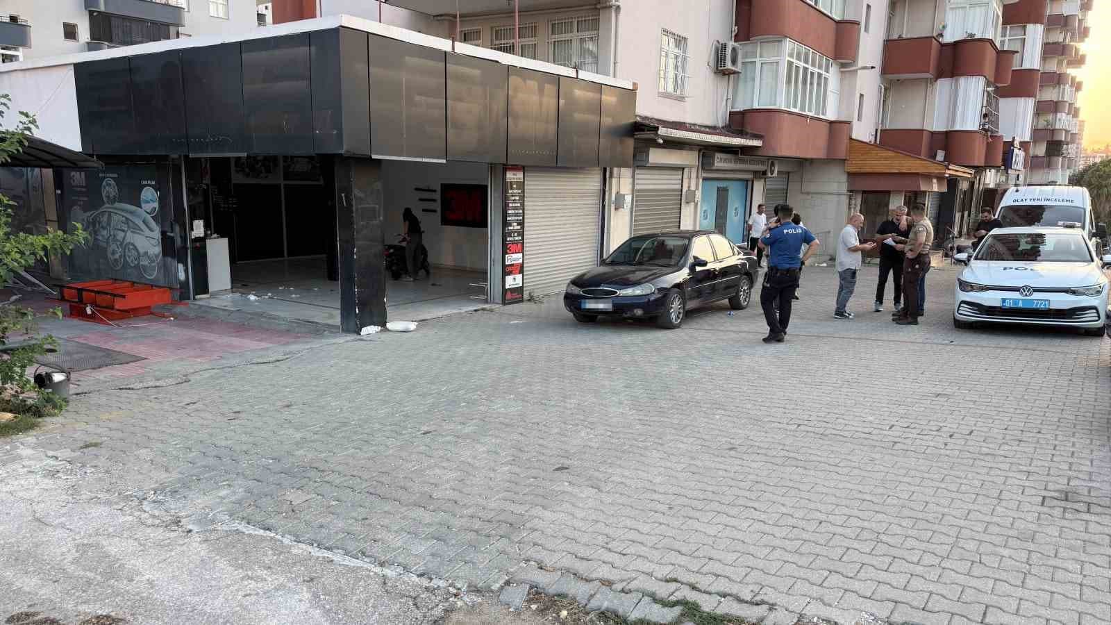 Adana'da Alacak Meselesi Tartışması Silahlı Çatışmaya Dönüştü: İş Yeri Sahibi ve Oğul Öldü, Eşi Yaralandı
