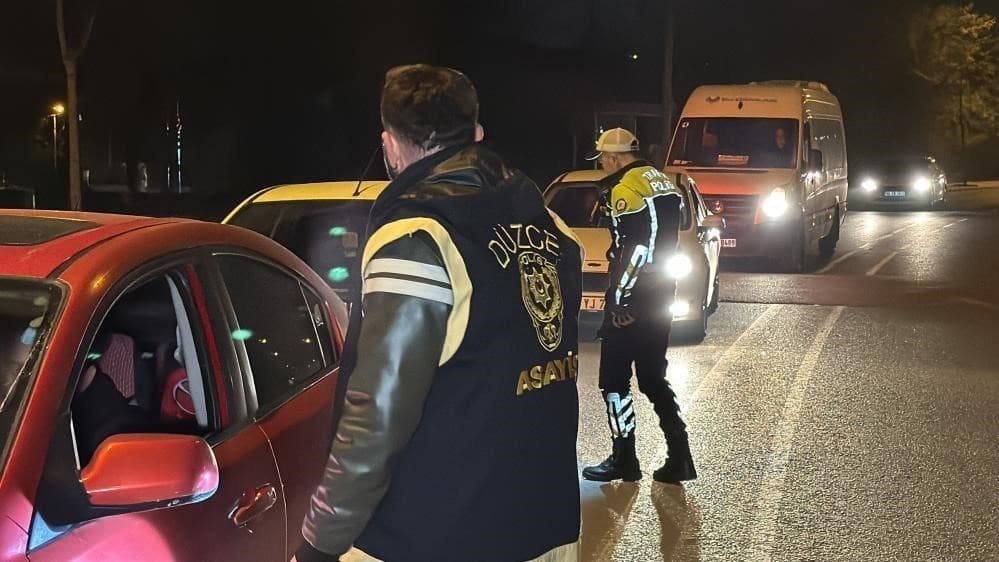 Düzce'de Emniyetin Yoğun Denetimleri: Binlerce Kişi Sorgulandı