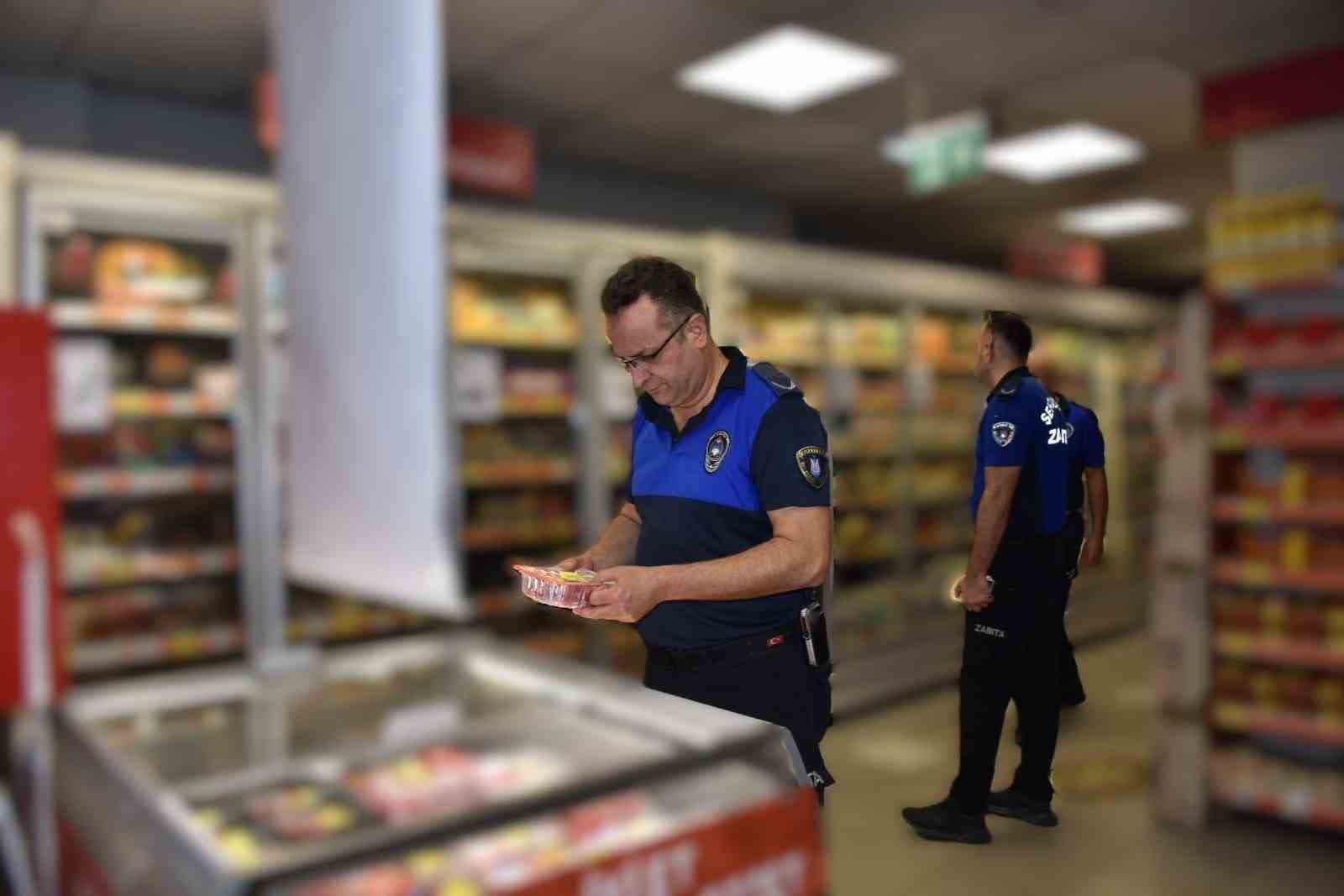 Şehzadeler'de Zabıta Ekipleri İş Yerlerini Detaylı Şekilde Kontrol Etti