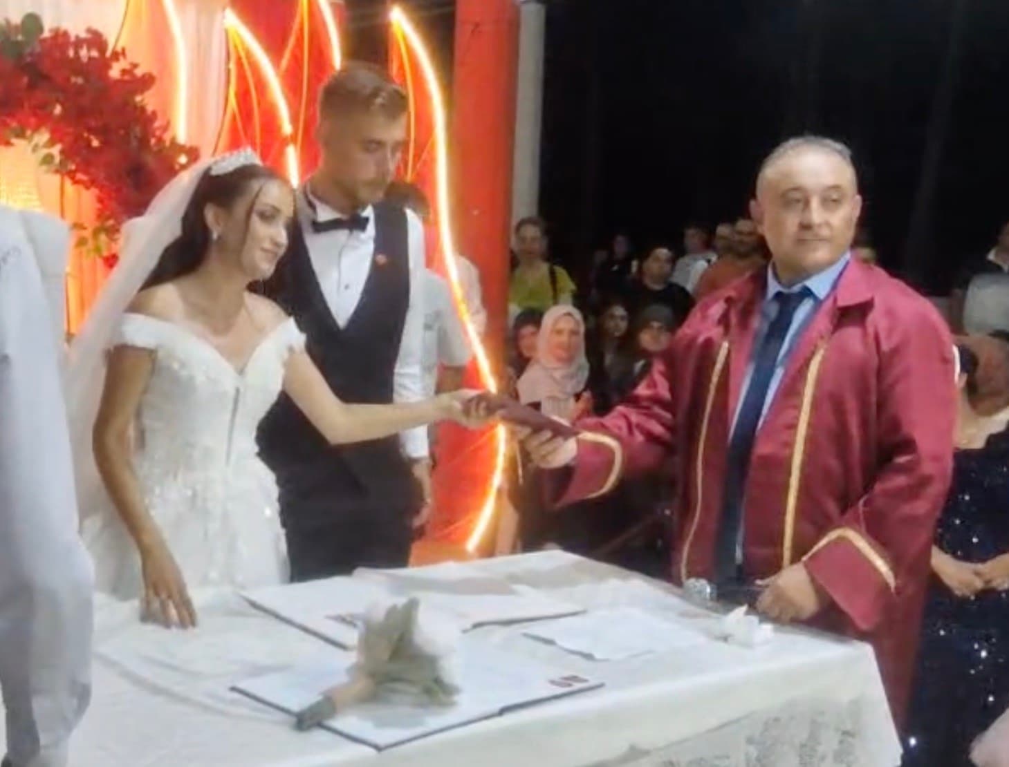 Gelibolu'da Nikah Memuru Kendi Kızının Nikahını Kıydı
