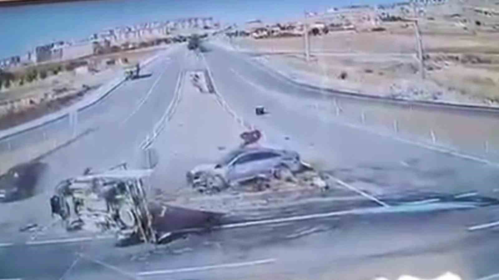 MHP Vekili Zuhal Karakoç Yaralandı: Trafik Kazası Kamerada