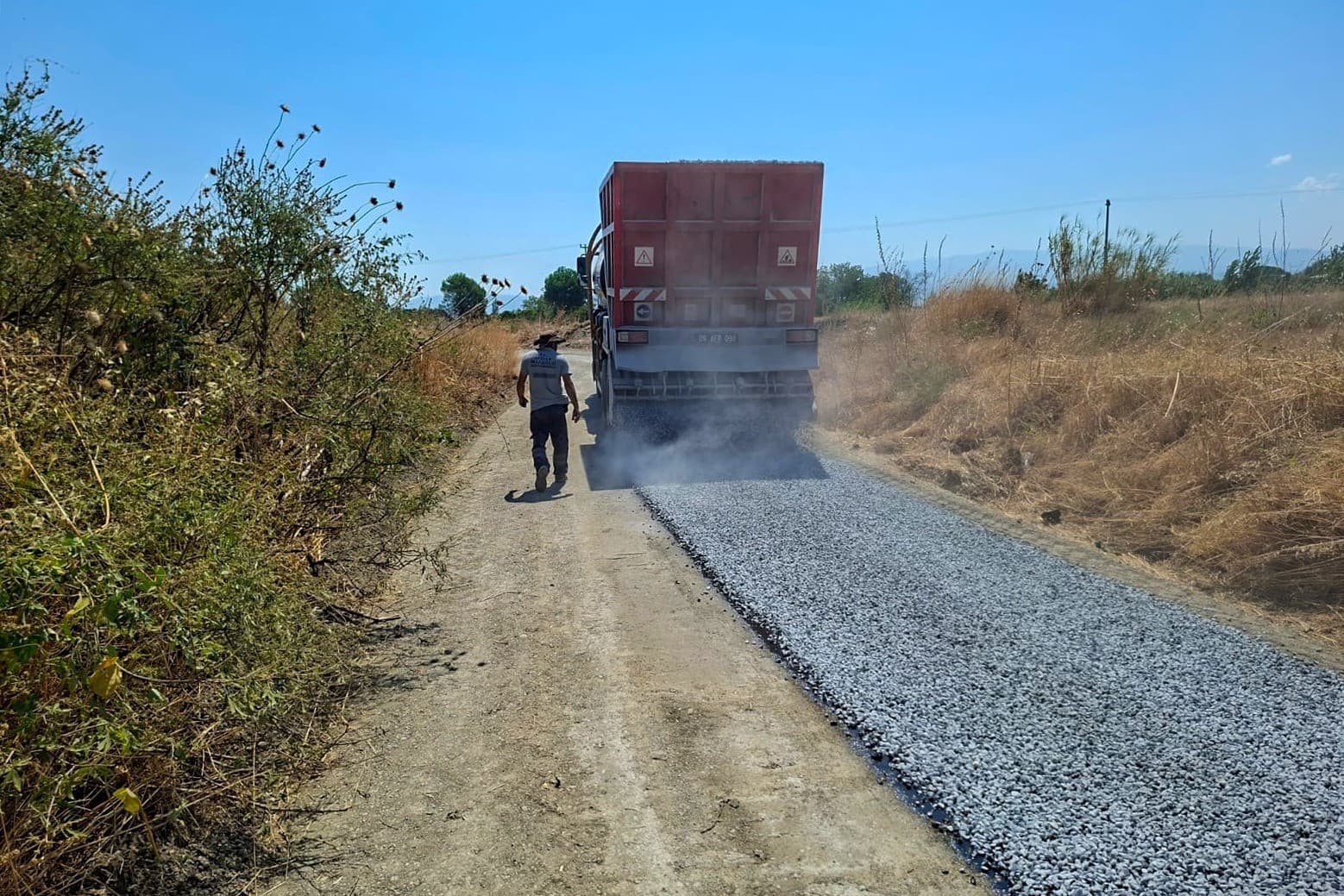 Efeler Belediyesi'nden Üreticilere Yol Çalışması