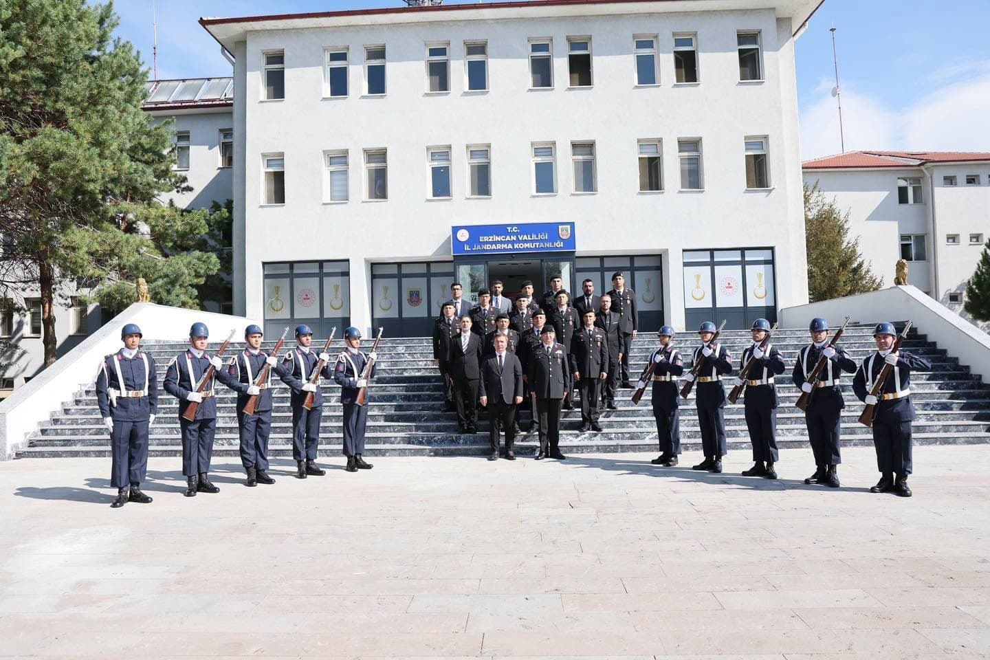 Erzincan Valisi, Yeni Atanan Jandarma Komutanı Altundarak’ı Ziyaret Etti