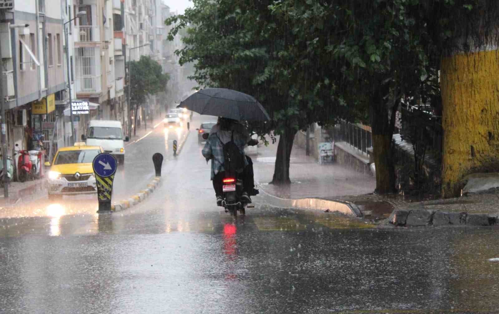 Aydın'da Akşam Saatlerinde Yağış Yoğunlaştı