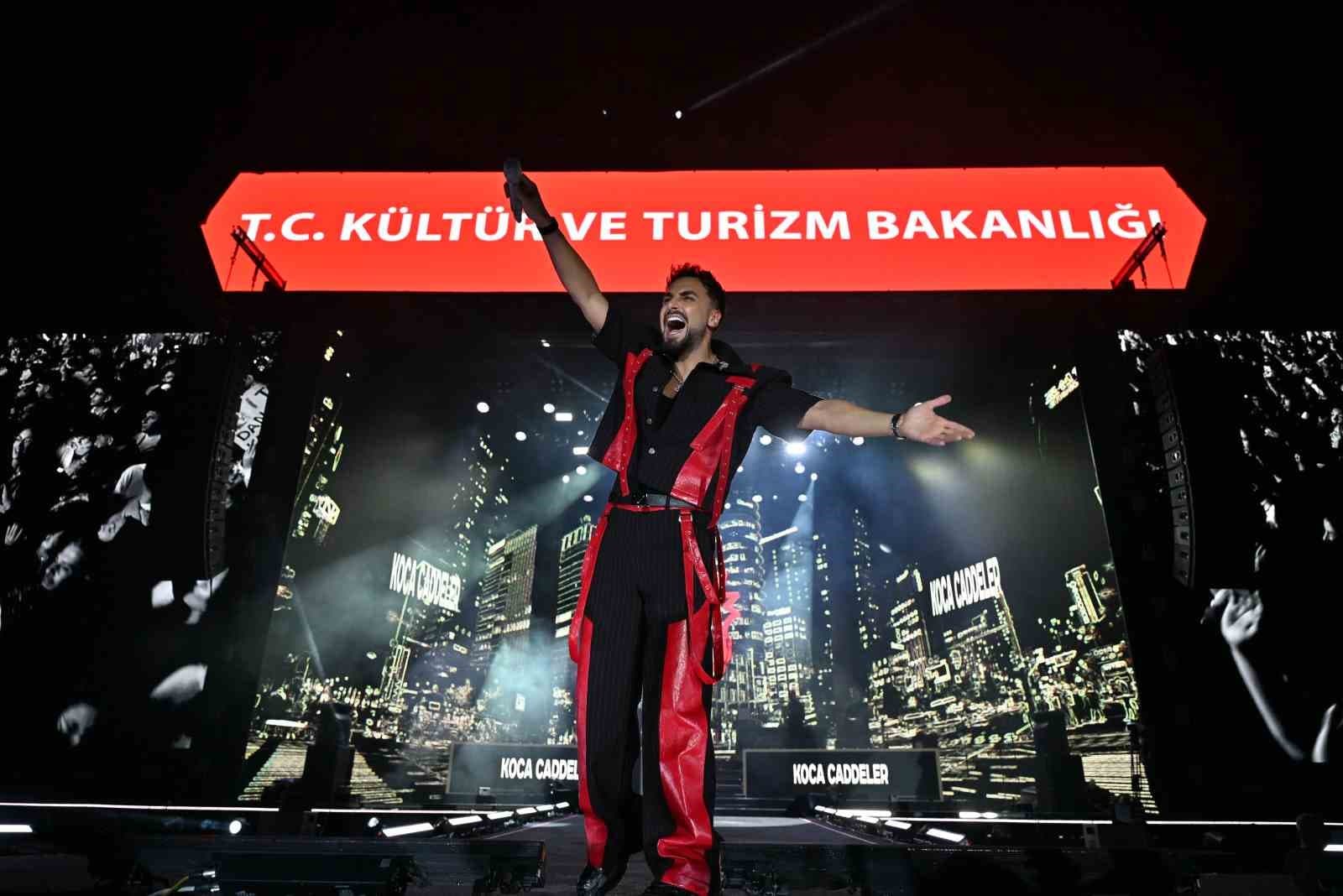 Sefo, Erzurum'da Sahne Aldı