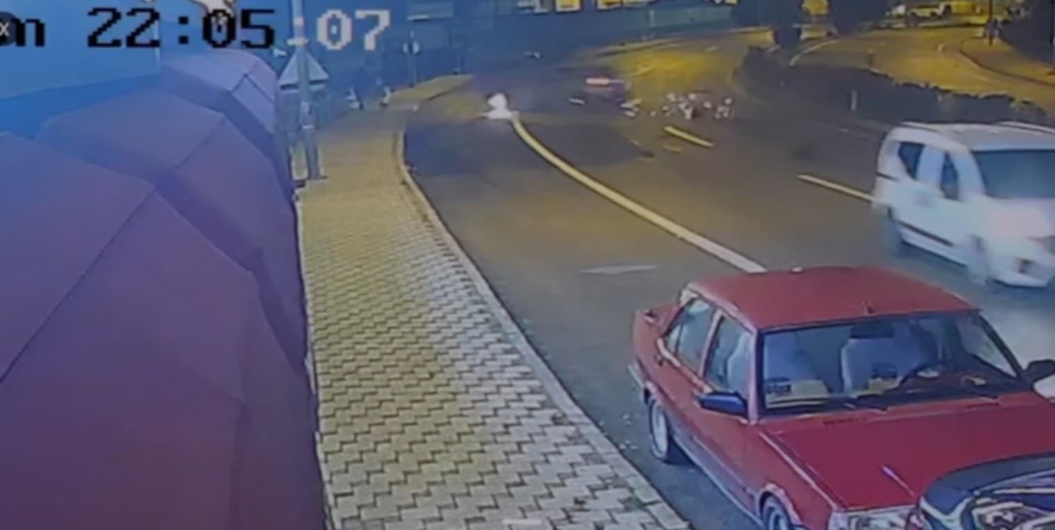 Gümüşhane'de Otomobil, Kaldırımda Yürüyen Öğrenciye Çarptı: 4 Kişi Yaralandı