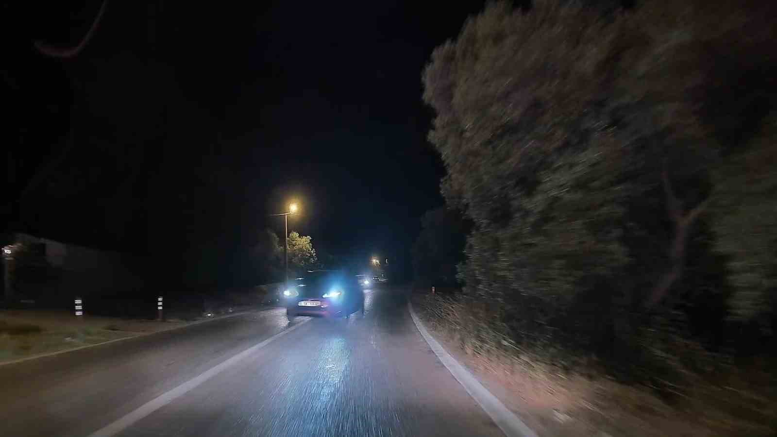 Erdek'te Virajda Hatalı Sollama Olayı Araç Kamerasına Yansıdı